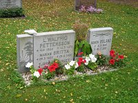  Lars Walfrid Pettersson 1904-1972 och hustrun Britta 1920-1980.  Sonen Roland 1946-2001l